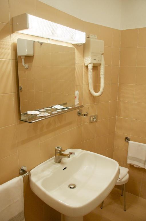 Hotel Milano Пистойя Экстерьер фото